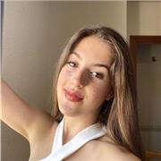 Profesora de cualquier asignaturas que imparte clase a todas las edades menos bachillerato